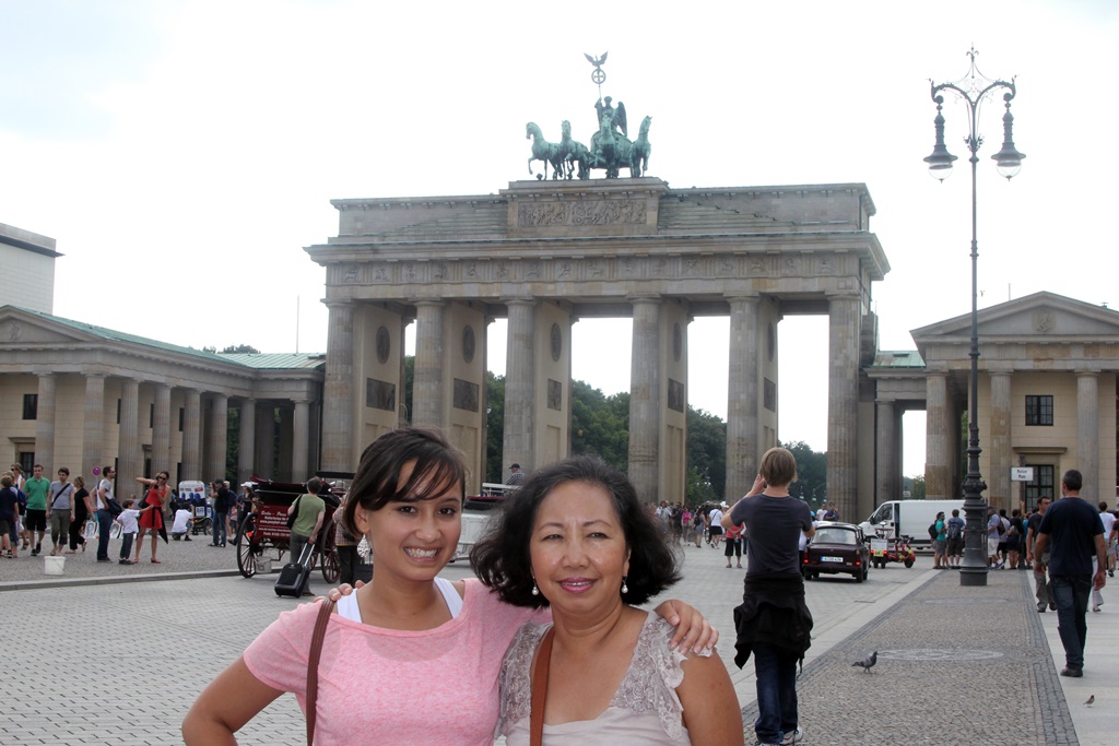 Connie and Nella and Brandenburg Gate